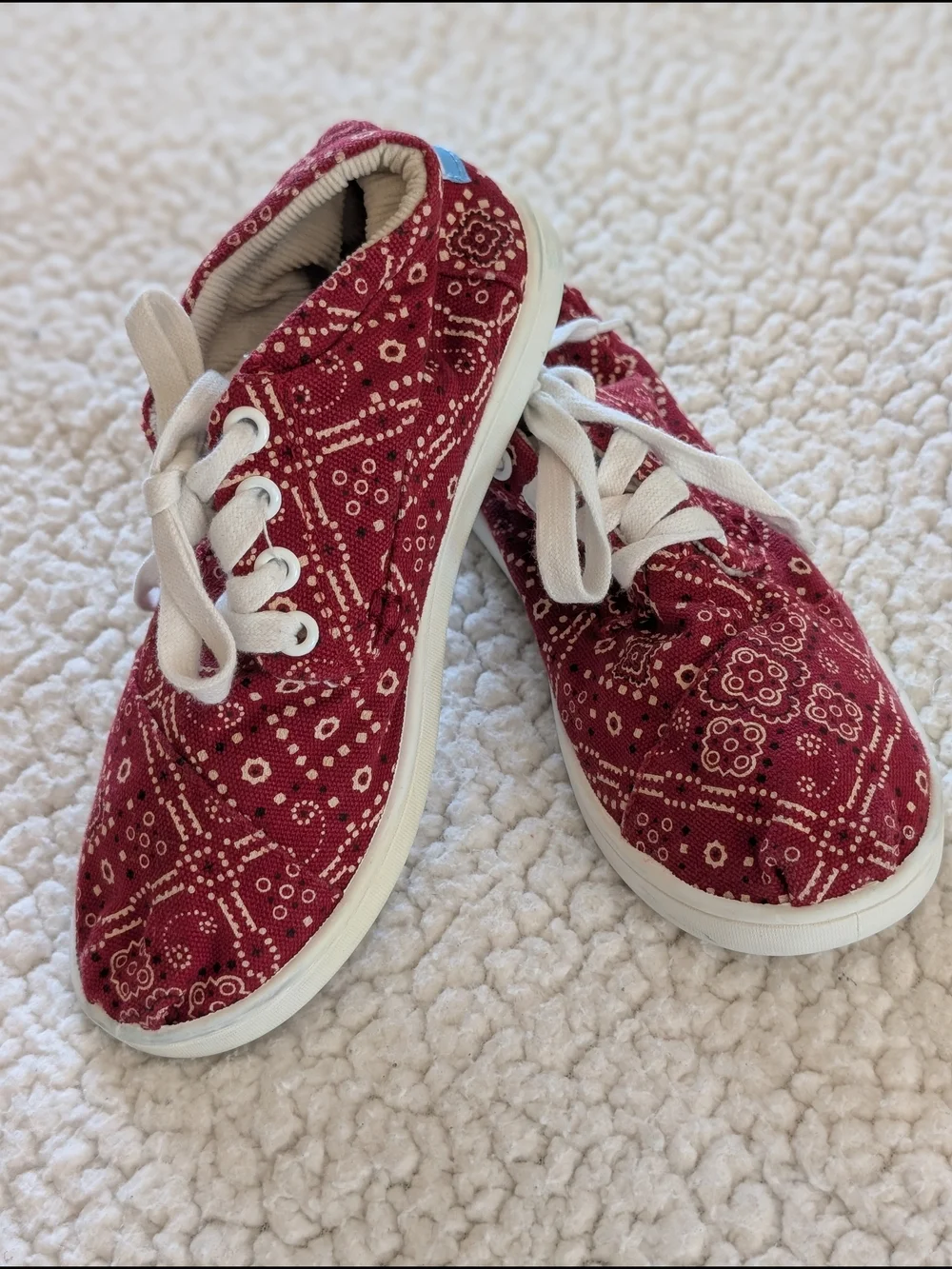 Great Condition: Toms Red Bandanna Style Youth 2.5